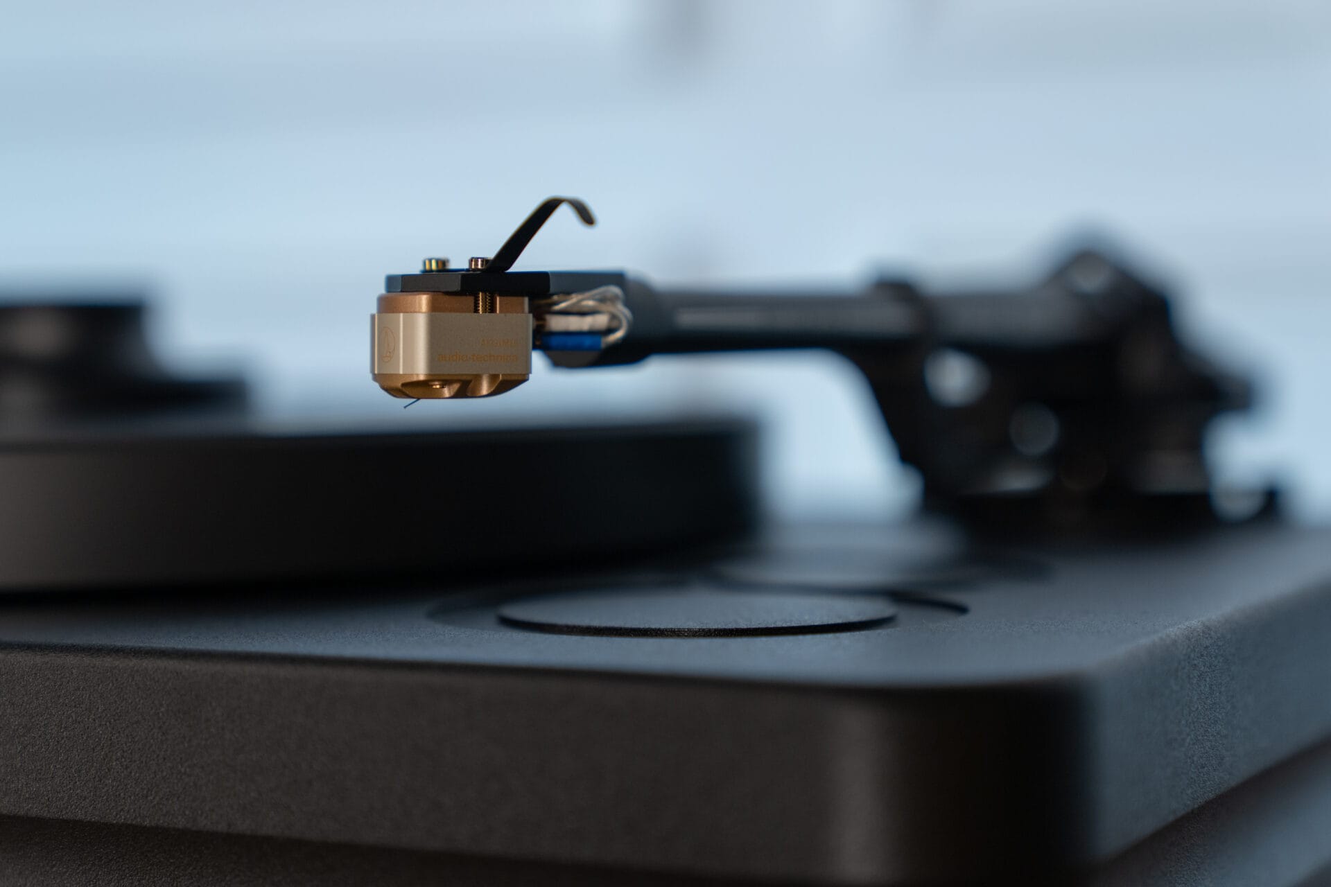 SME at HIGH END Vienna 2026 11 SME Model 8 Audio Technica AT33xMLB Cartridge High End Ambiente Detail 02
